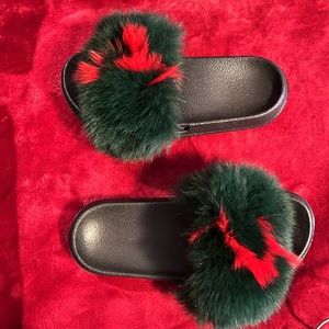 Beautiful Comfy Luxe Faux Fur Green & Red Slides.   💚❤️